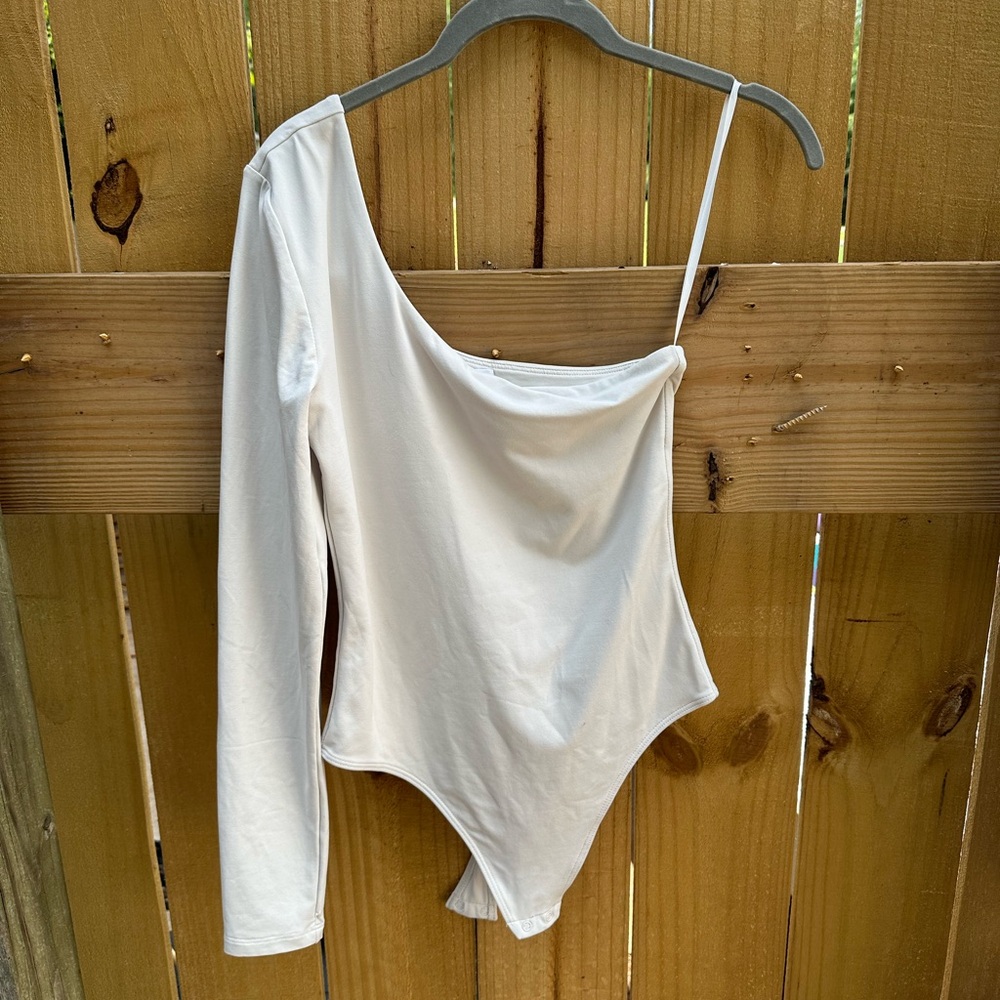 Babaton for Aritzia Scoop Neck Off-White One Shoulder Long Sleeve Bodysuit Top